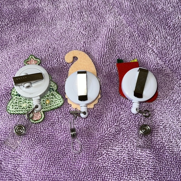 Christmas badge pulls - Picture 2 of 2